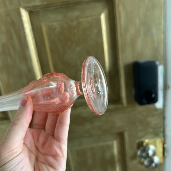 Vintage pink swung glass vase - Picture 2 of 4